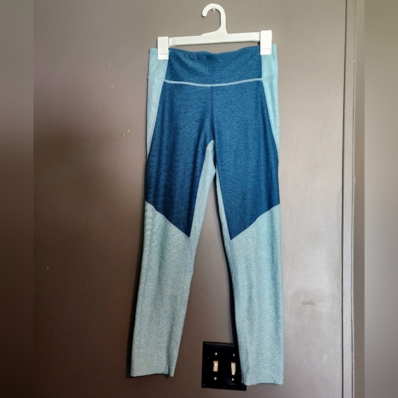 Outdoor voices two tones 7/8 sea blues leggings. Athletic athleisure size medium - Picture 2 of 8